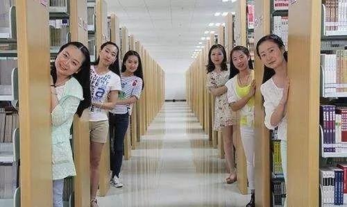 娱乐吃瓜酱刚毕业的大学生